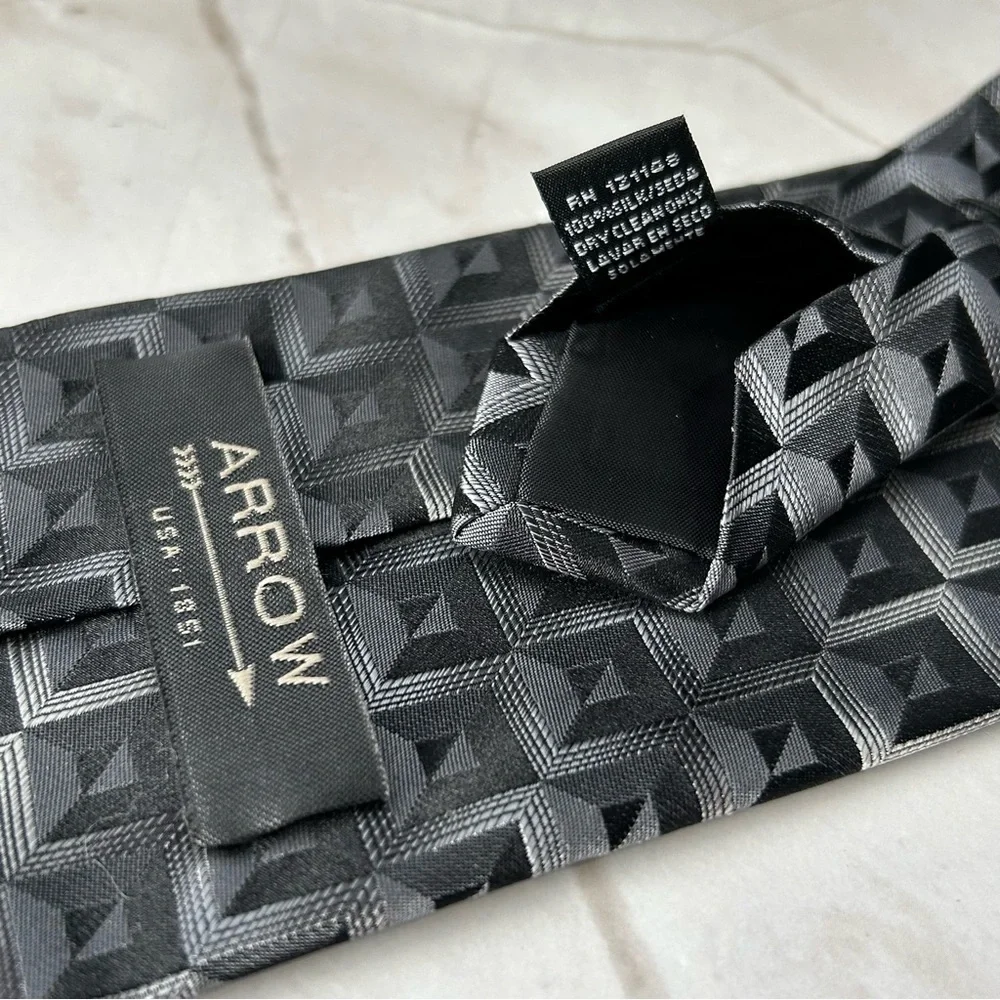 Arrow Black and Gray Geometric 58” Tie